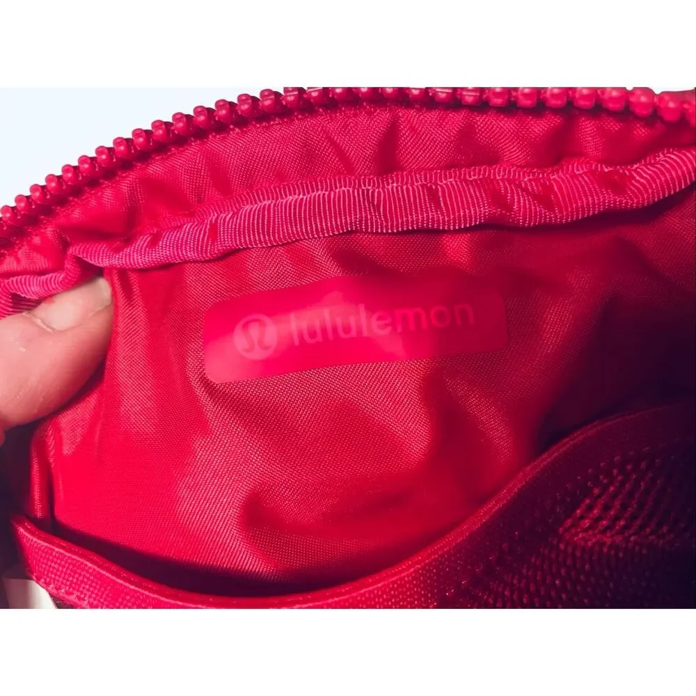 Lululemon Everywhere Belt in Cherry Mist